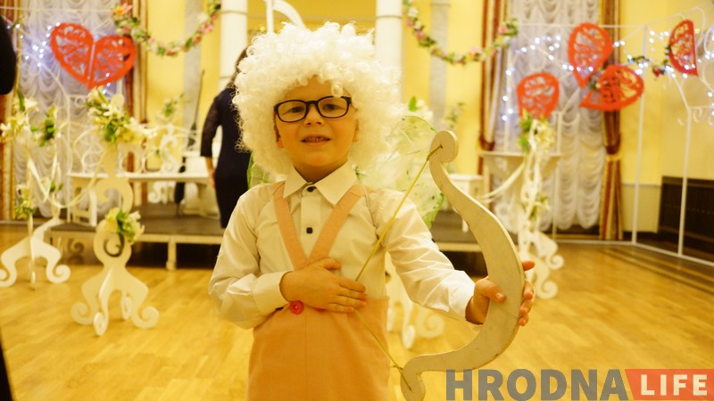 Багіні і купідоны спусціліся з Алімпа павіншаваць гродзенцаў з днём закаханых