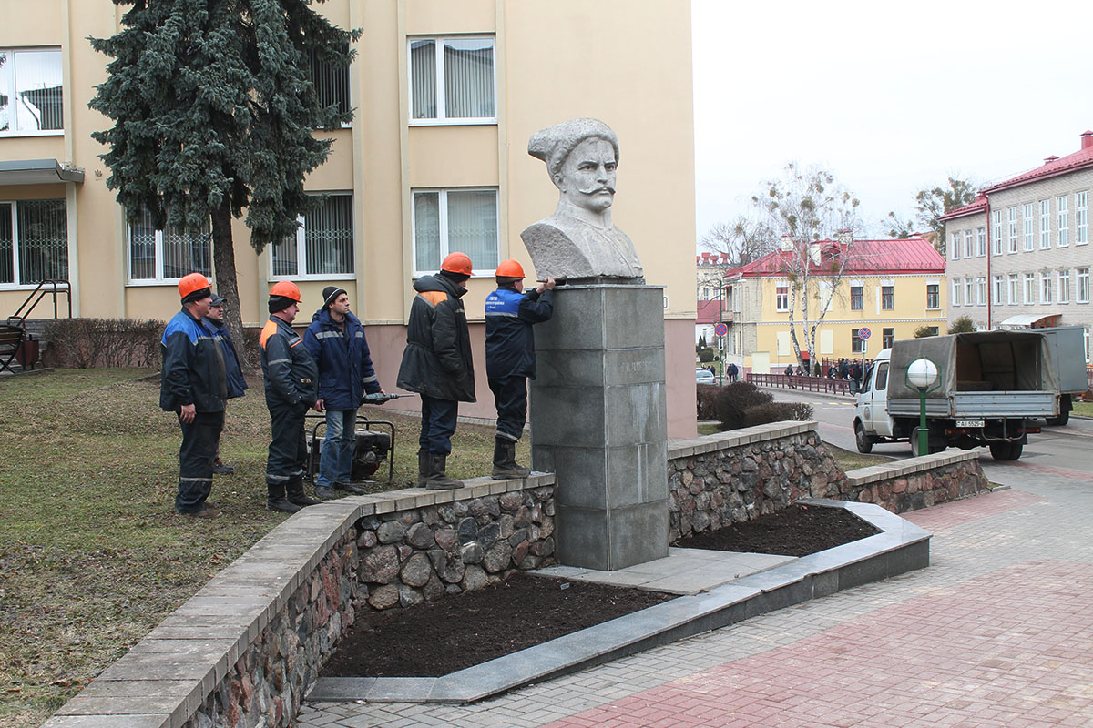 У Гродне дэмантуюць помнік Чапаеву (абноўлена)