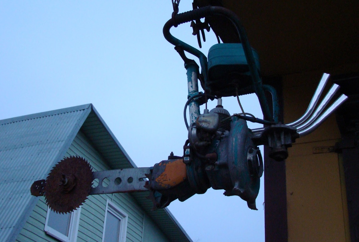 Жалезнае мастацтва. Гродзенскі каваль робіць рыбаў з рыдлёвак