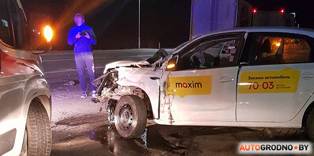 Водитель такси уснул за рулем? Ночью в Гродно произошла серьезная авария