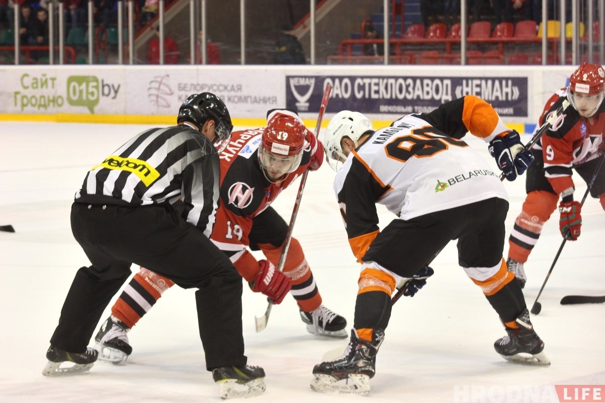 Біліся, але прайгралі: "Нёман" мінімальна саступіў "Шахцёру" ў першым матчы паўфіналу 
