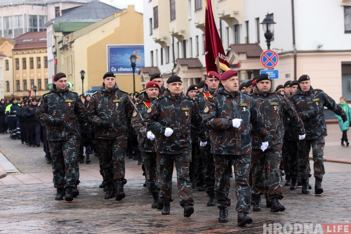 Гродненская милиция в день своего праздника прошла маршем по улицам города