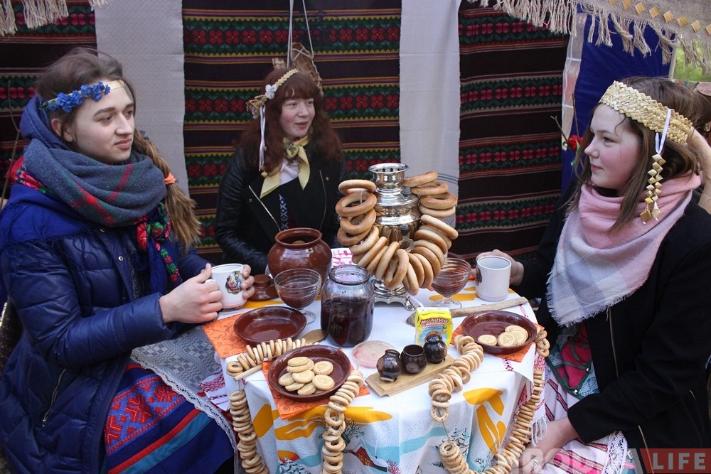 ФОТА: У Гродне прайшлі народныя гулянні на Масленіцу
