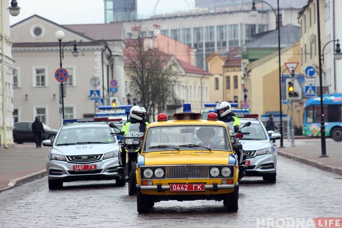 Гродненская милиция в день своего праздника прошла маршем по улицам города