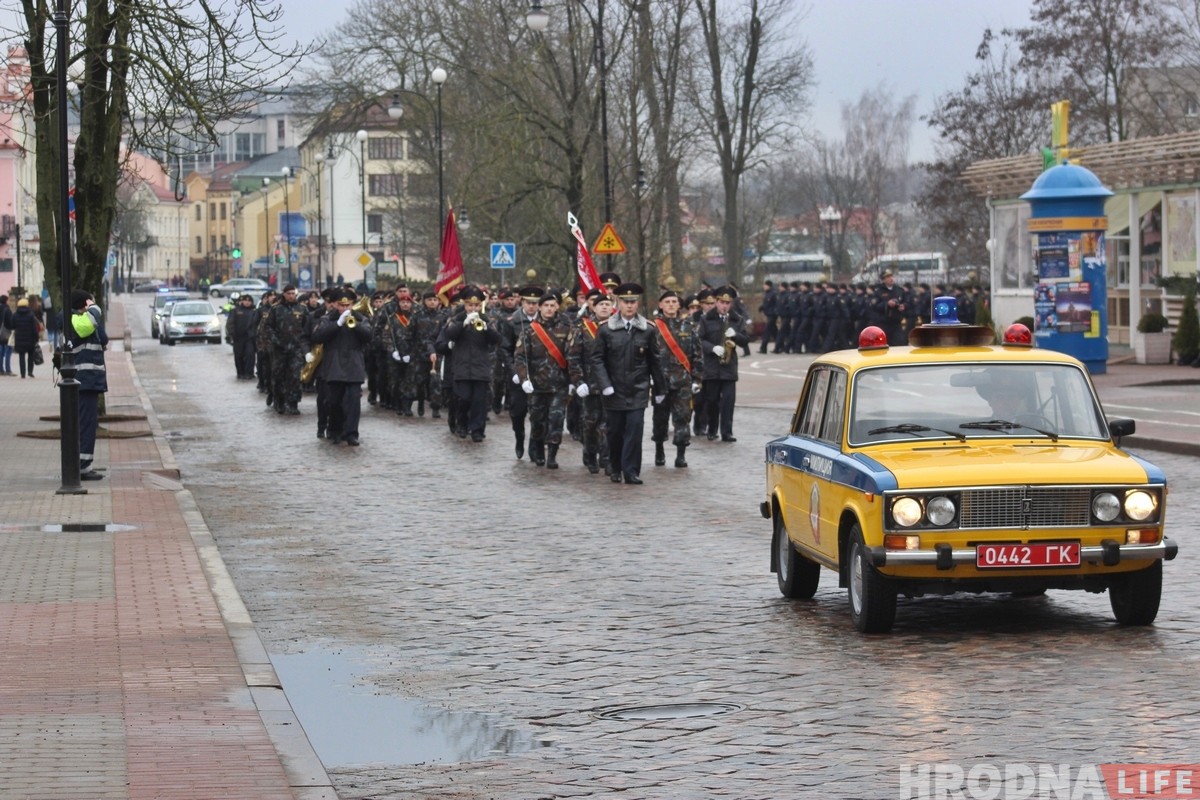 Гродненская милиция в день своего праздника прошла маршем по улицам города