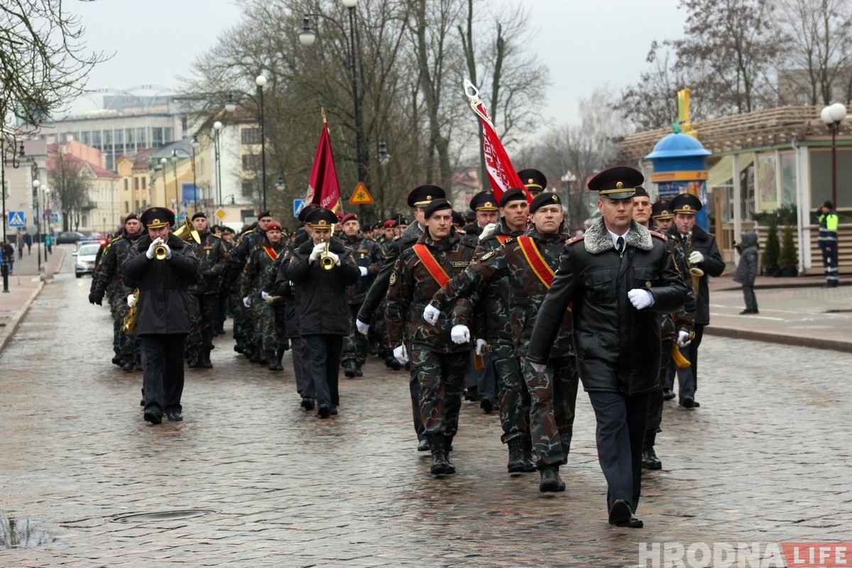 Гродненская милиция в день своего праздника прошла маршем по улицам города