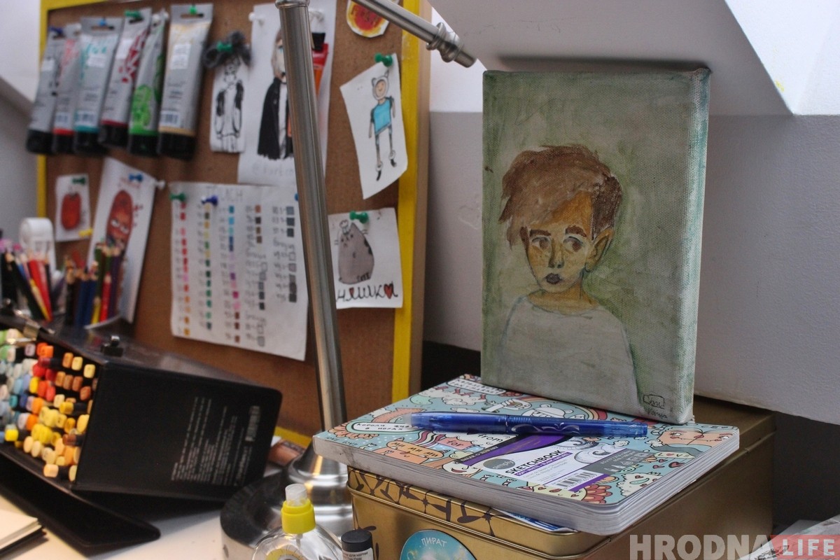 "Хочу быть иллюстратором". 9-летний гродненец удивляет всех своими стильными рисунками