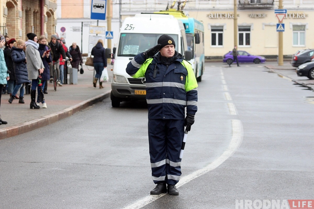 Гродненская милиция в день своего праздника прошла маршем по улицам города