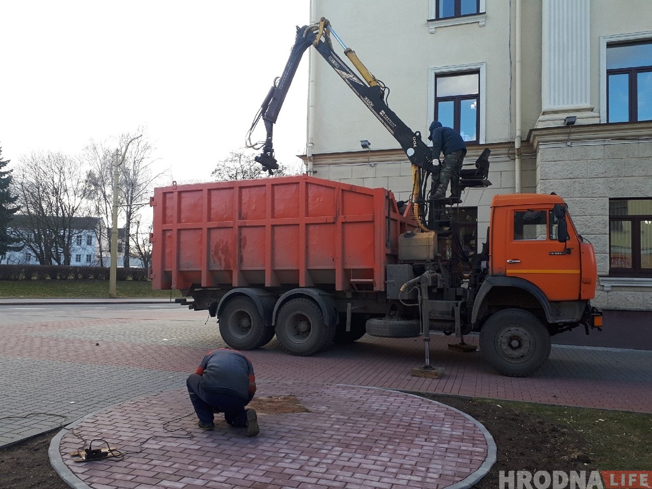 У цэнтры Гродна прыбралі "турыста". Не спадабаўся адміністрацыі?
