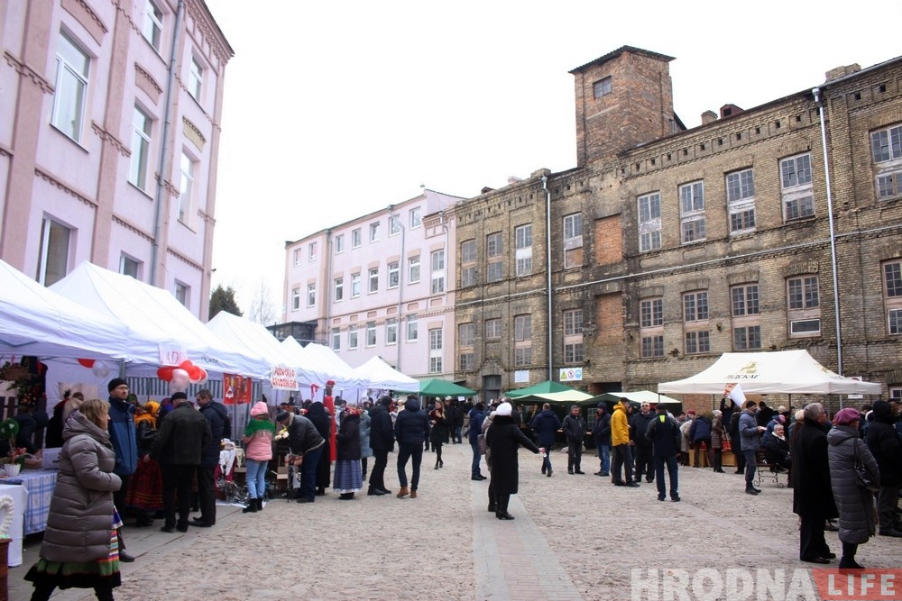 Альтэрнатыўныя "Казюкі" прайшлі ў дворыку консульства на Будзёнага Альтэрнатыўныя "Казюкі" прайшлі ў дворыку консульства на Будзёнага