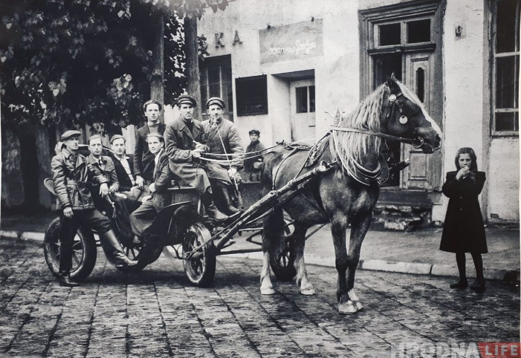 «Мы з Пярэселкі». Як вясковыя хлопцы баранілі Фарны касцёл у Гродне