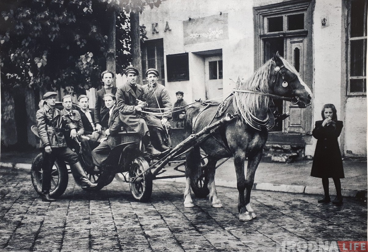 «Мы з Пярэселкі». Як вясковыя хлопцы баранілі Фарны касцёл у Гродне