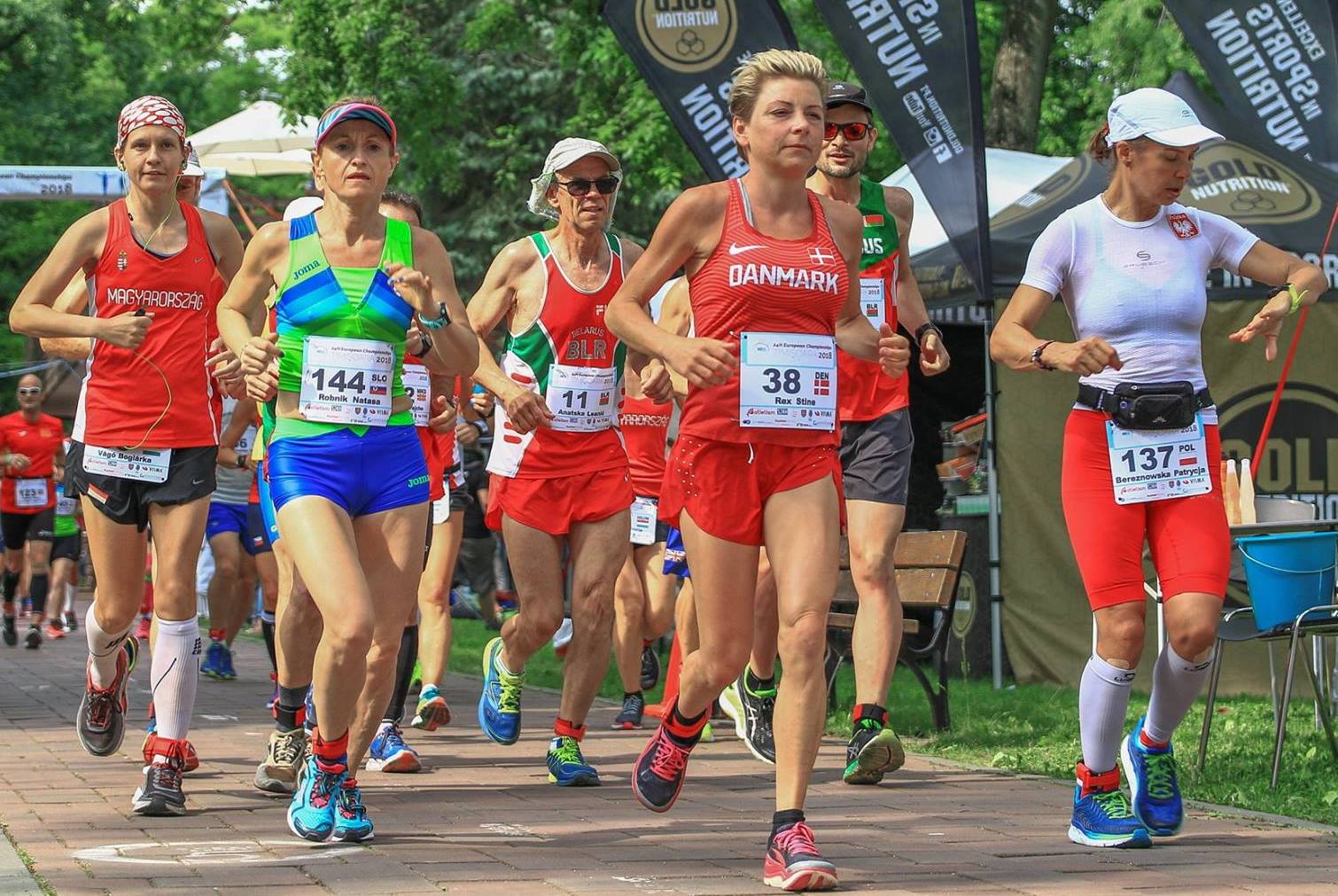"Когда он уже набегается". Лявон Анацко бегает сутками и скоро "обогнет" Землю по экватору