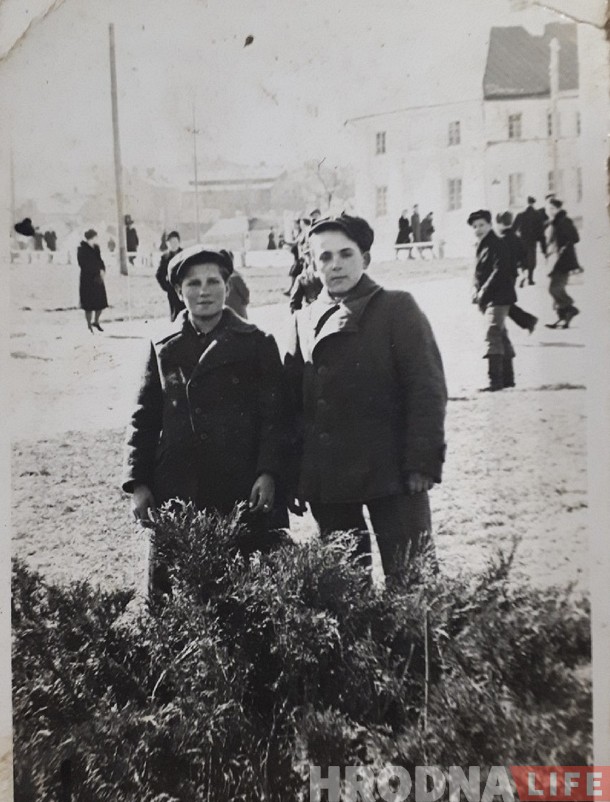 «Мы з Пярэселкі». Як вясковыя хлопцы баранілі Фарны касцёл у Гродне «Мы з Пярэселкі». Як вясковыя хлопцы баранілі Фарны касцёл у Гродне