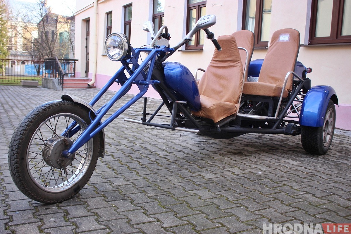 "Рукастыя і галавастыя". У Гродне выкладчык каледжа сабраў з навучэнцамі трыцыкл "Рукастыя і галавастыя". У Гродне выкладчык каледжа сабраў з навучэнцамі трыцыкл