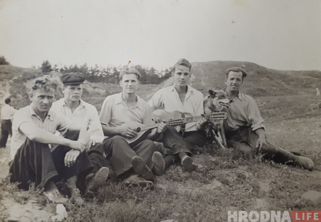 «Мы з Пярэселкі». Як вясковыя хлопцы баранілі Фарны касцёл у Гродне