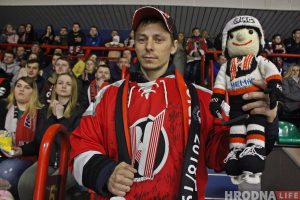 «Сюды можна ездзіць за сапраўдным хакейным відовішчам». Госці з Беластока дзеляцца эмоцыямі ад матчу ў Гродне