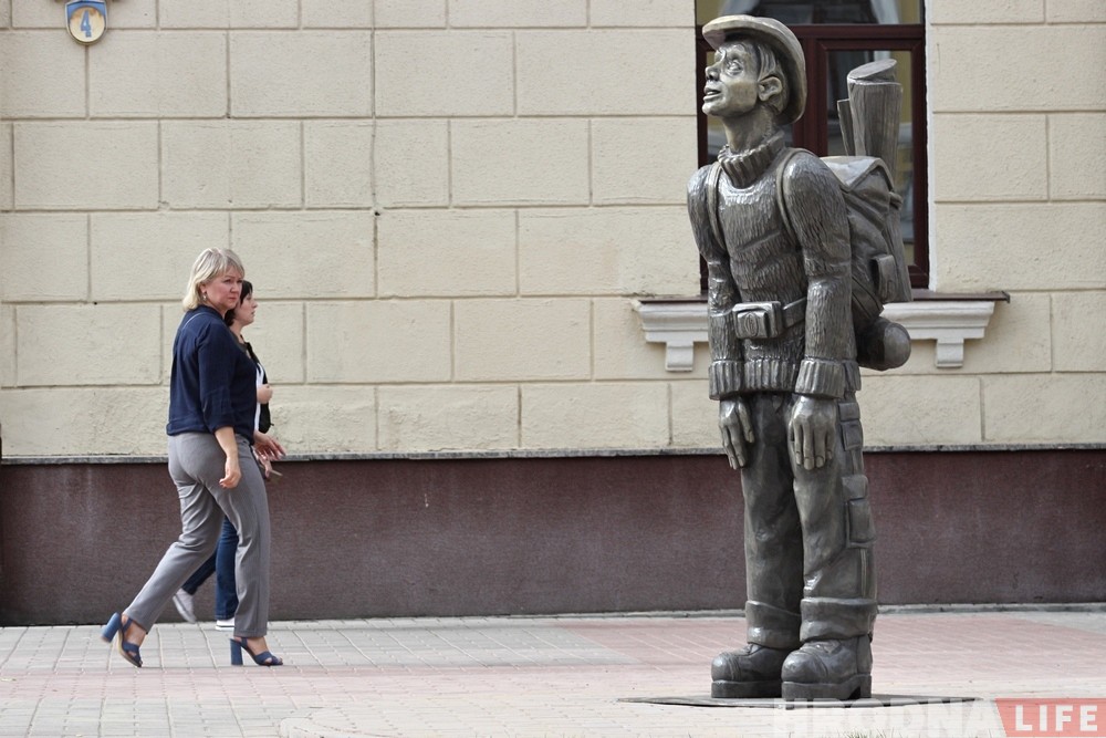 “Ажэшку” хавалі, “турыста” дэмантавалі, а пра Каліноўскага забылі. Як склаўся лёс гродзенскіх помнікаў