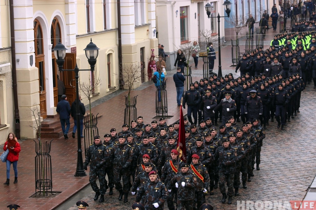 Гродненская милиция в день своего праздника прошла маршем по улицам города