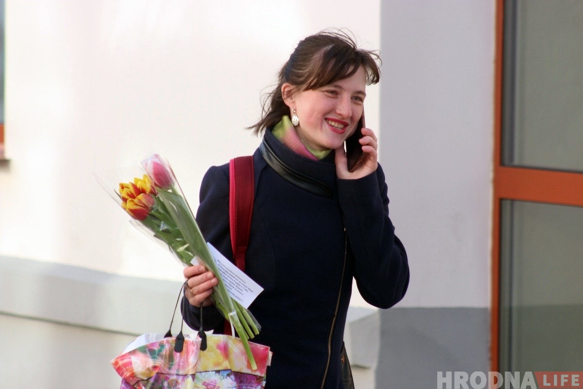 Фанаты «Немана» поздравили женщин с 8 марта и пригласили на хоккей