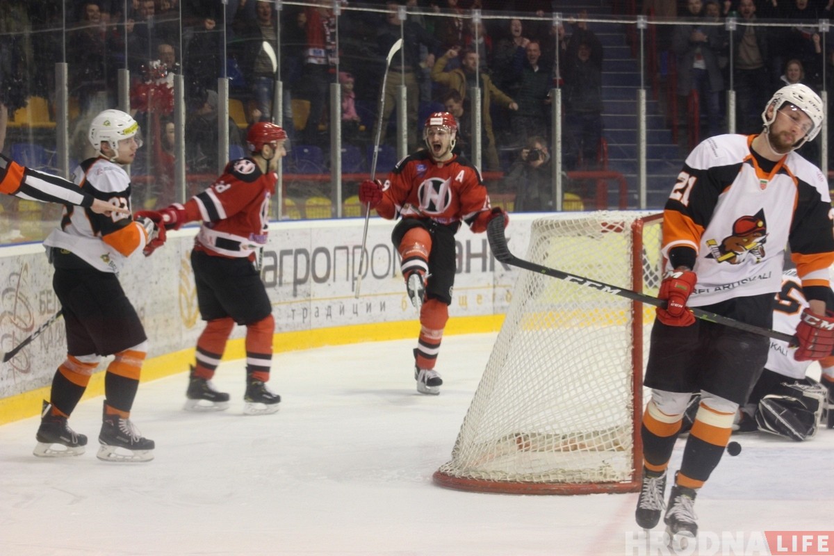 Зноў перамога "кратоў": "Нёман" прайграў у другім матчы паўфіналу