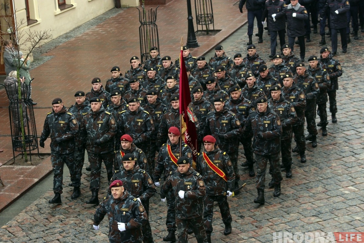 Гродненская милиция в день своего праздника прошла маршем по улицам города