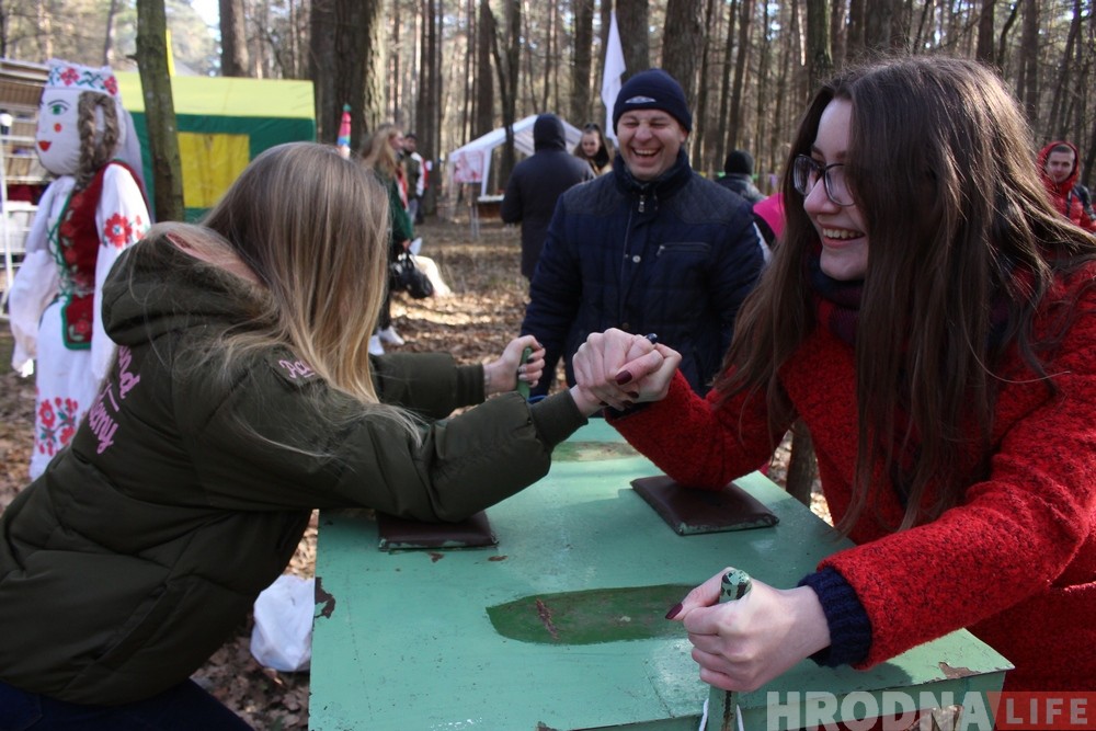 ФОТА: У Гродне прайшлі народныя гулянні на Масленіцу