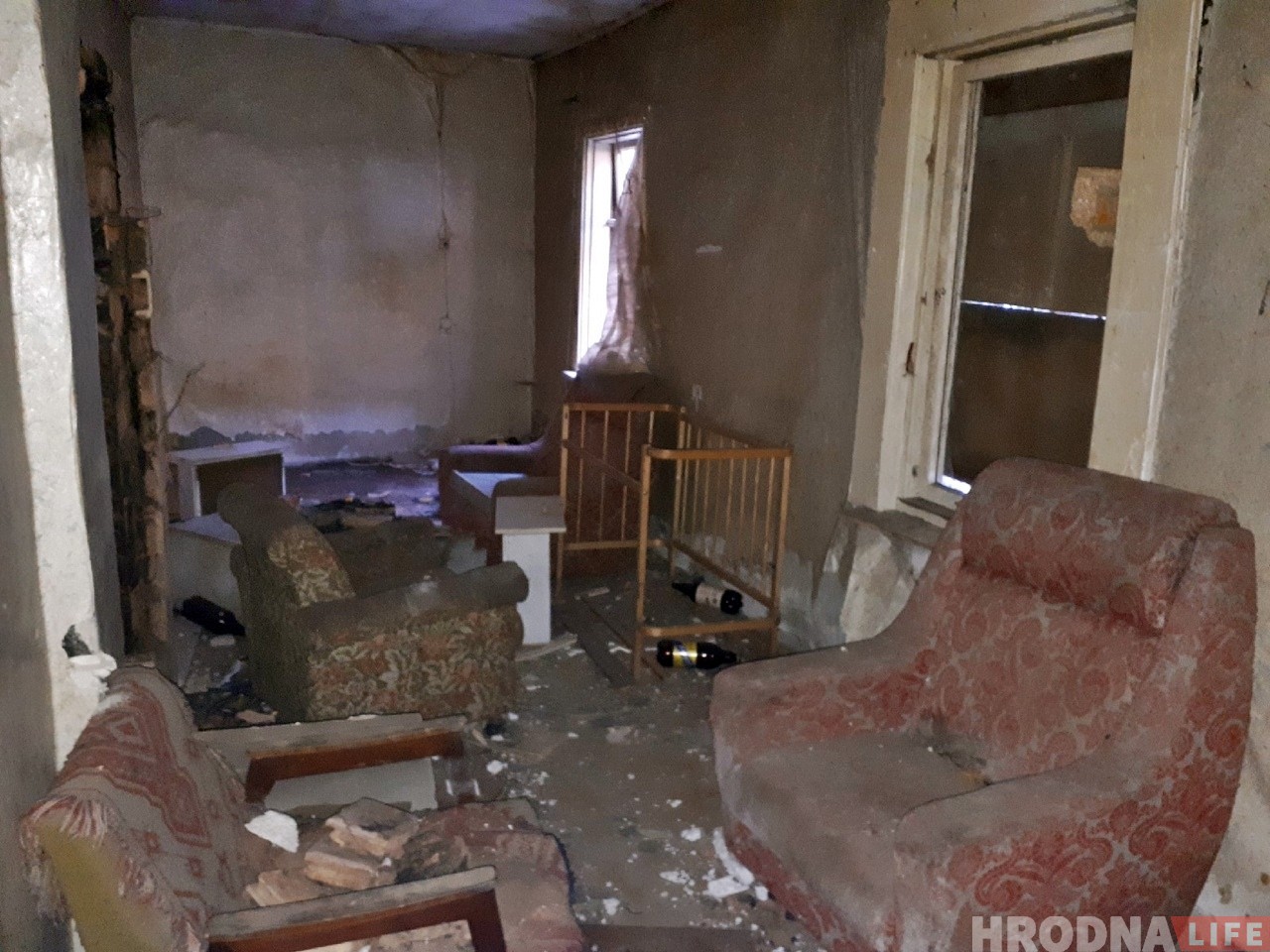 Зачистка на Левонабережной: под снос пошли два деревянных дома