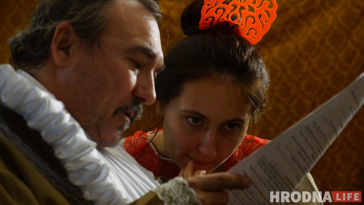 “Паставіць можна і тэлефонны даведнік”. Сяргей Бачкоў расказаў пра 10 год народнага тэатра “Бочонок”