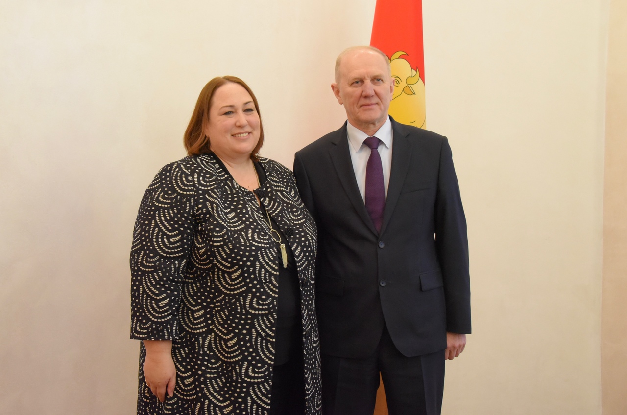 Развіваць турызм і дапамагаць бежанцам. Асноўнае пра візіт Паверанай ў справах ЗША ў Беларусі ў Гродна