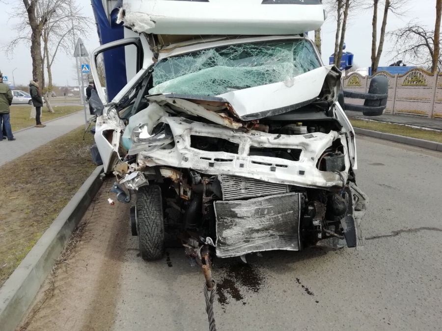 У Лідзе сутыкнуліся два грузавікі. Што адбылося?