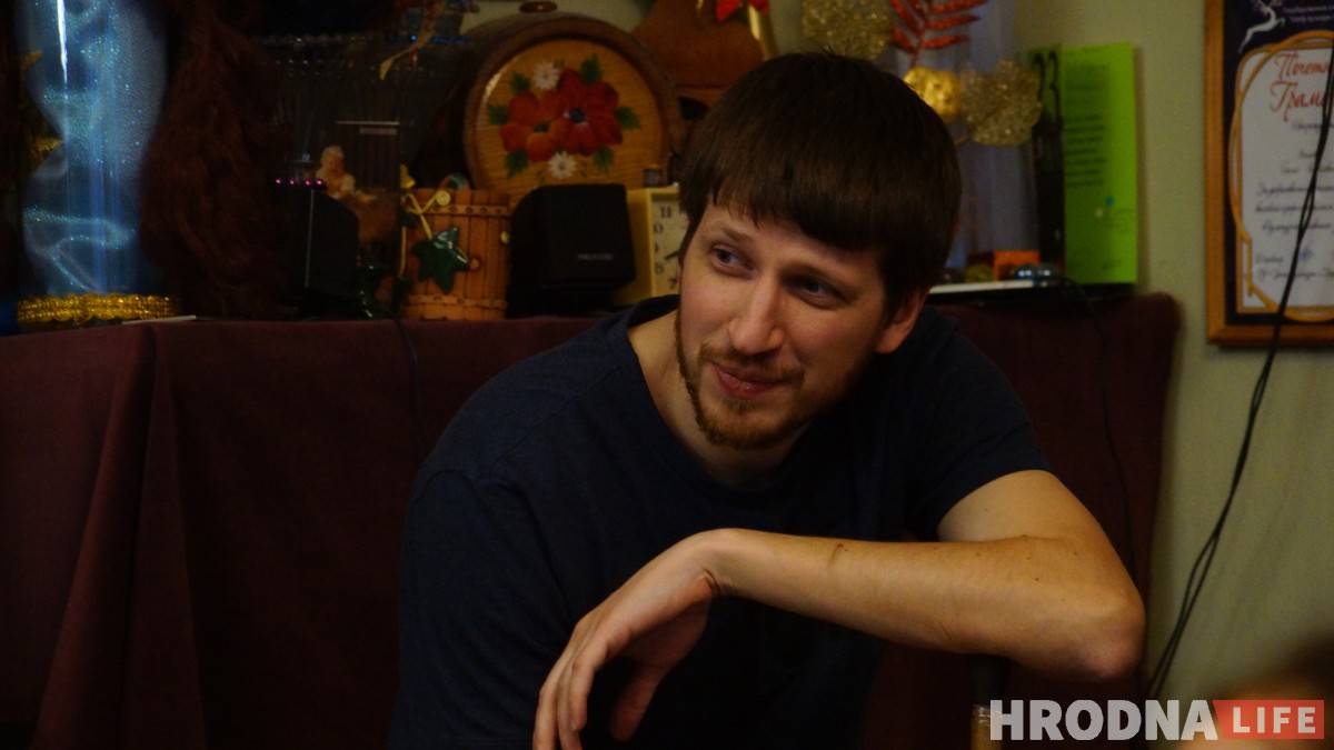 “Паставіць можна і тэлефонны даведнік”. Сяргей Бачкоў расказаў пра 10 год народнага тэатра “Бочонок”