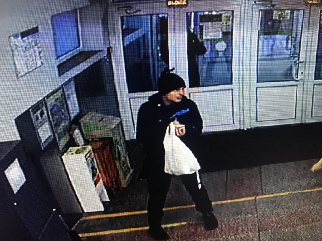 Шукаюць гродзенца, які скраў у краме рэчы з камеры захоўвання