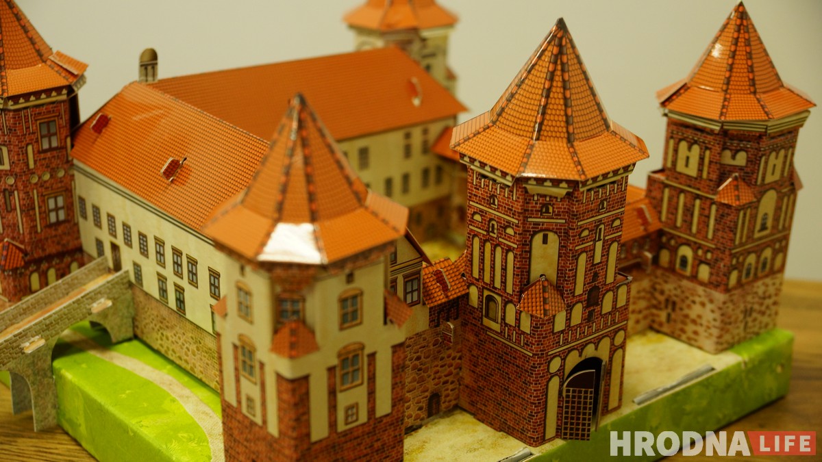 Построй себе Мирский замок и узнай о его легендах