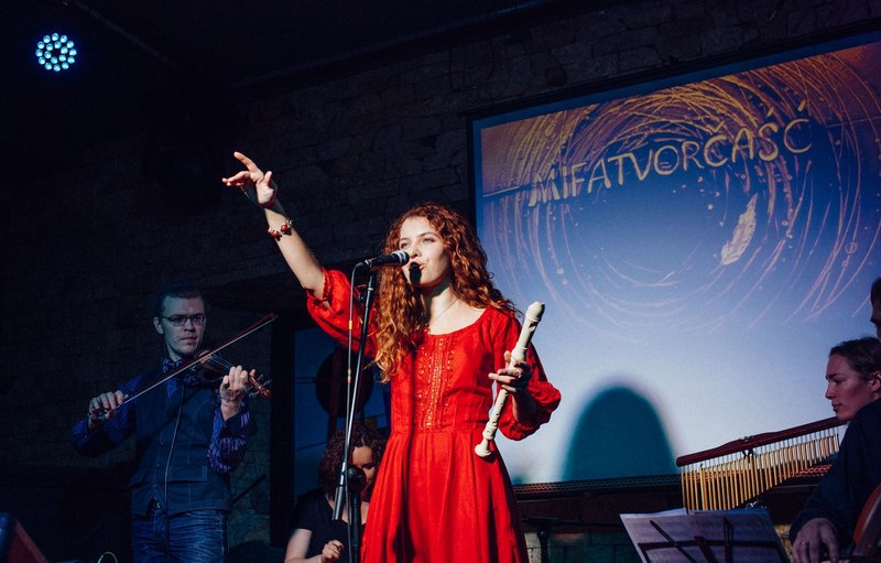 “Ужо памерла б ад чумы”. Кацярына Ваданосава пра жыцце памiж XV і XXI стагоддзямі, музыку і натхненне