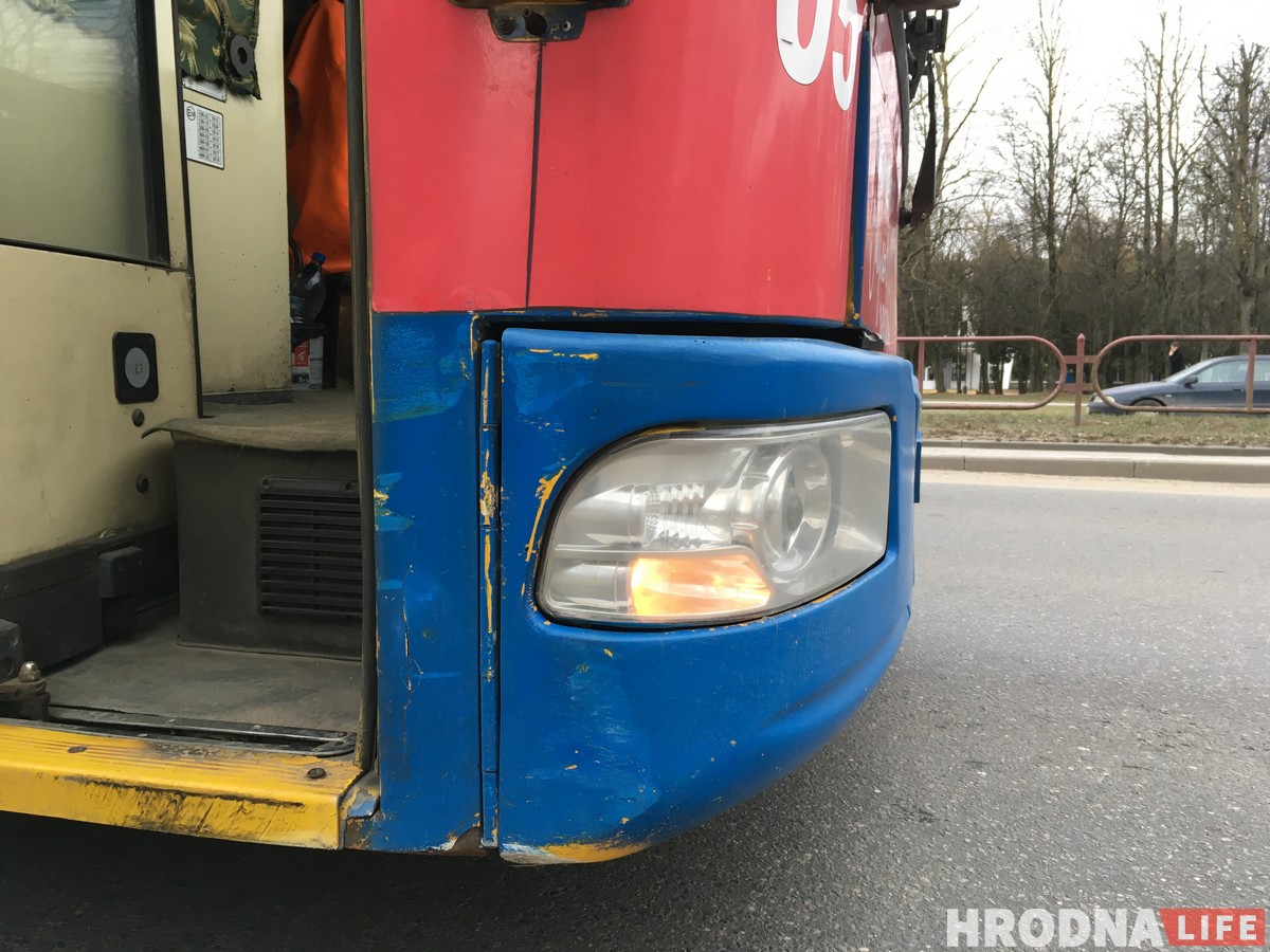 Аварыя на Горкага: таксі «Максім» згубіла бампер