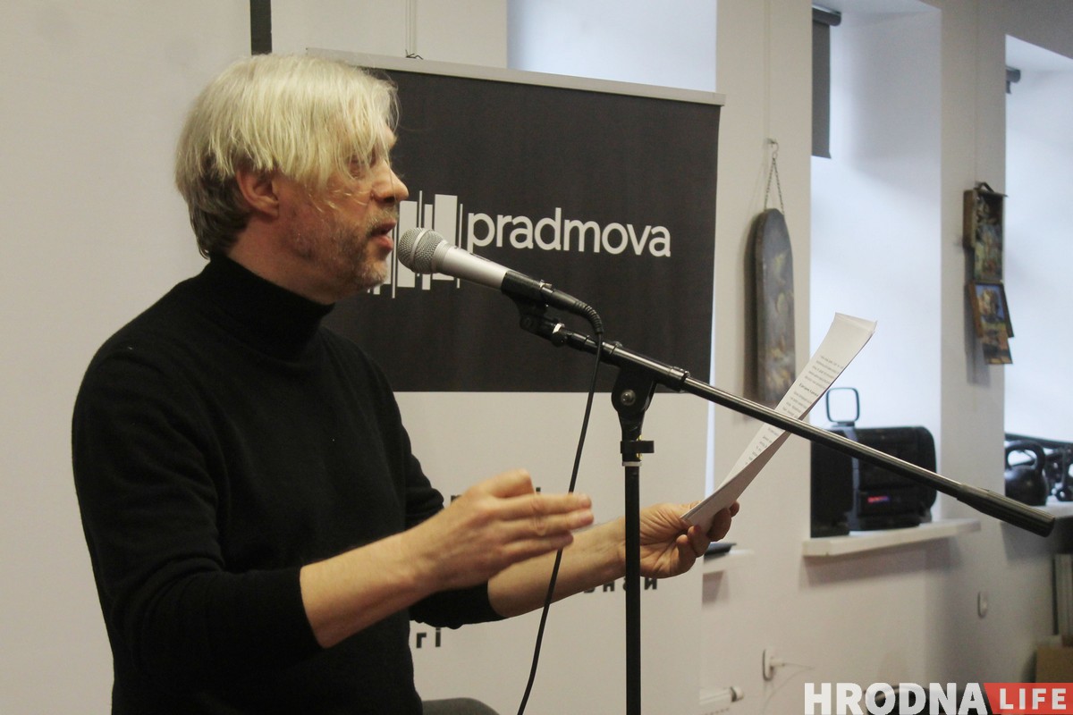 "Мы ўсе - закладнікі сваёй эпохі і сваёй краіны". Максім Жбанкоў пра мову, рэжым чакання і культур-шызафрэнію