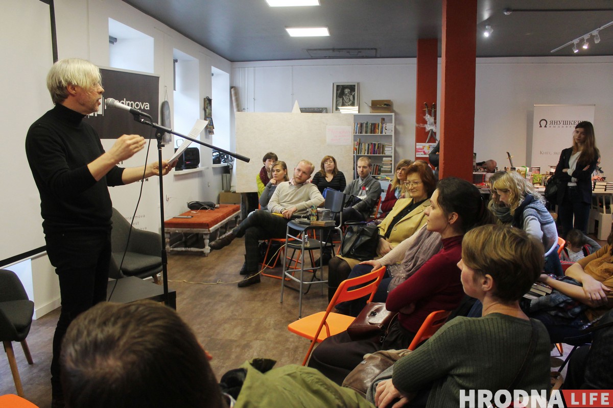 "Мы ўсе - закладнікі сваёй эпохі і сваёй краіны". Максім Жбанкоў пра мову, рэжым чакання і культур-шызафрэнію