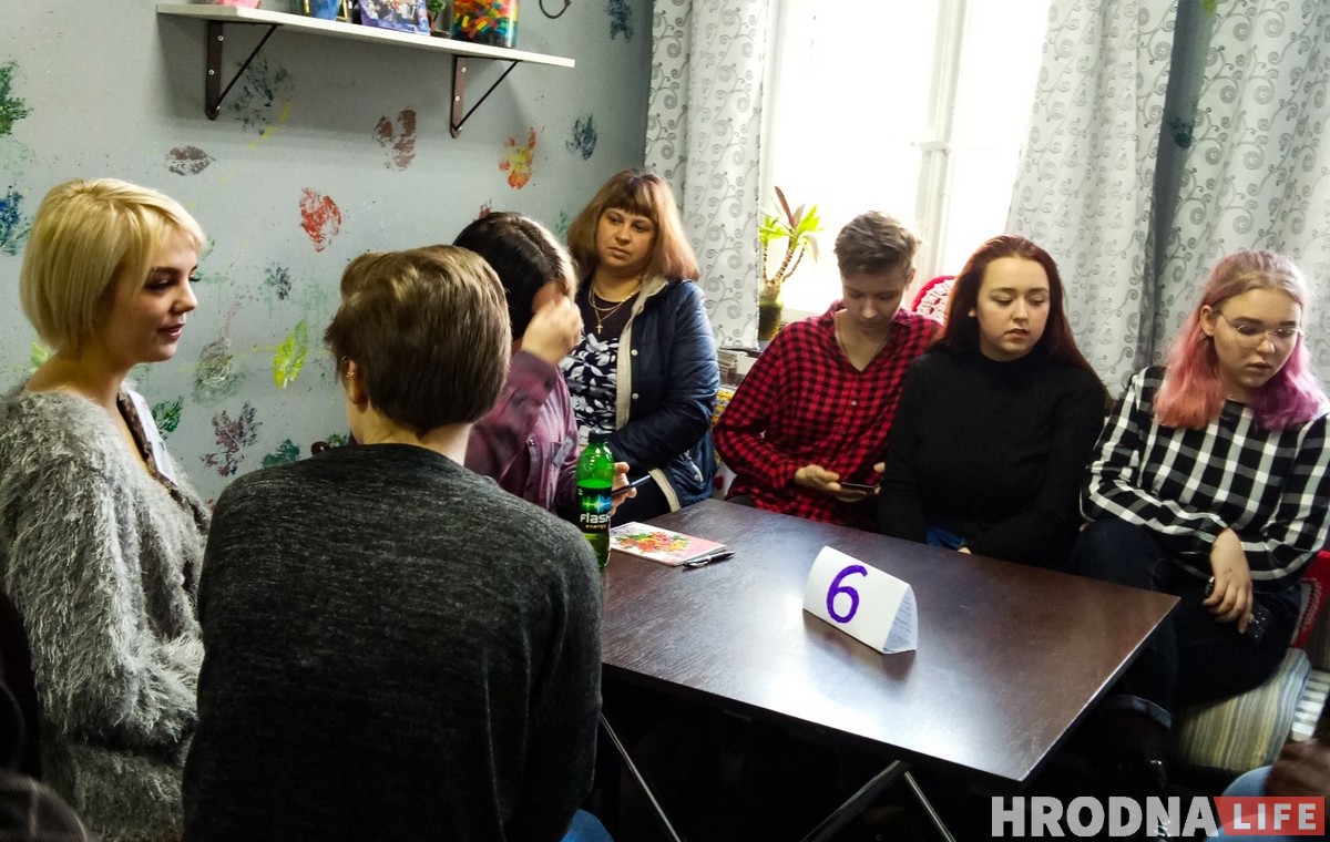 Девушка с пограничным расстройством, транс-парень и еще 8 «захватывающих томов». Люди-книги рассказали свои истории