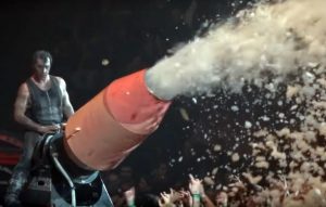 Два гады з адтэрміноўкай, кампенсацыя і канфіскацыя тэлефона. Гродзенку асудзілі за карцінку з элементамі порна ў ВК Два гады з адтэрміноўкай, кампенсацыя і канфіскацыя тэлефона. Гродзенку асудзілі за карцінку з элементамі порна ў ВК