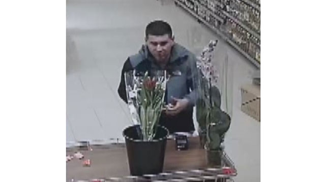 У Скідзелі мужчына скраў у краме тэрмінал