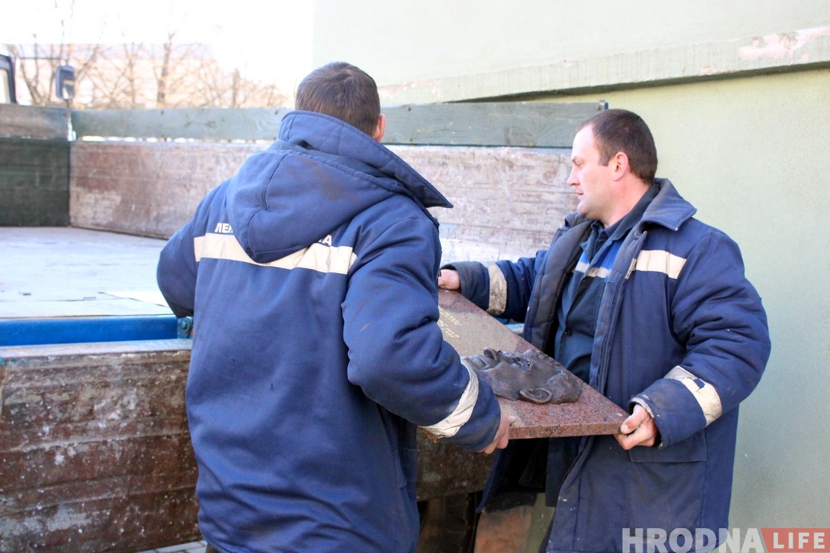 У Гродне ўсталявалі памятную шыльду Аляксею Карпюку