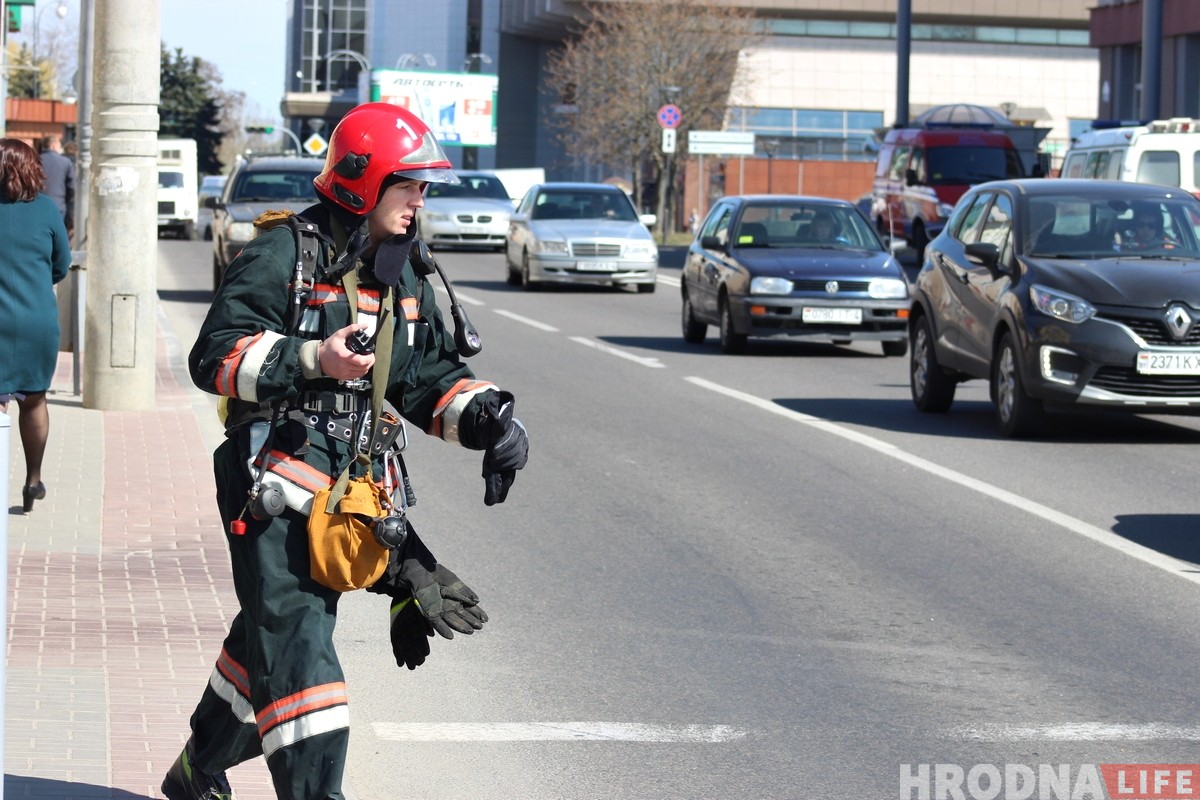 Фотофакт: В Гродно на Буденого горел склад почты