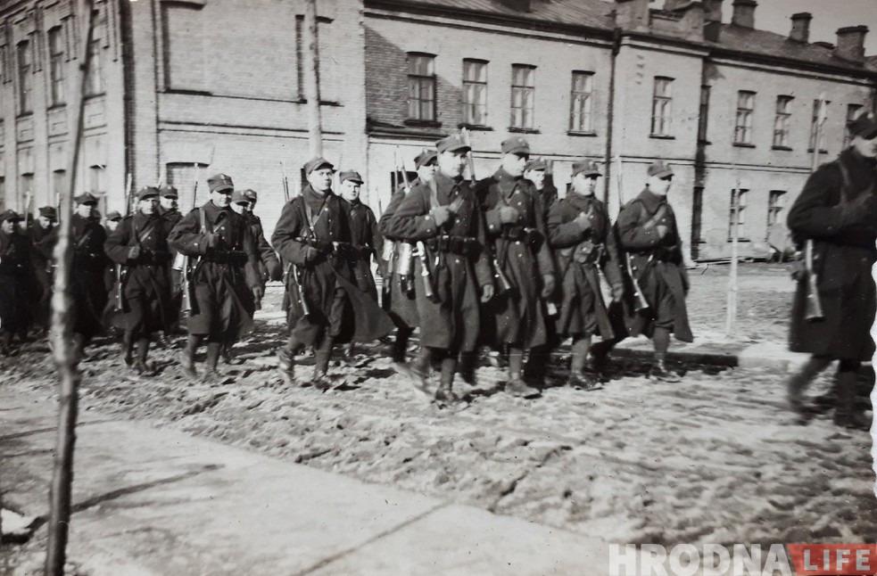 Загінуў у 1939 годзе, але пакінуў вялікі фотаархіў. Гісторыя аднаго афіцэра з Гродна
