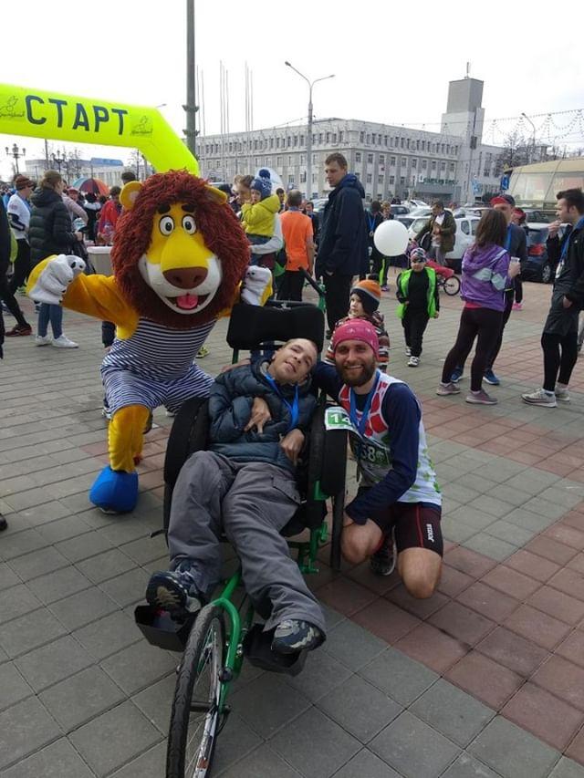 «Благотворительность это не только денежное участие». Гродненец рассказывает про опыт спортивного волонтёра