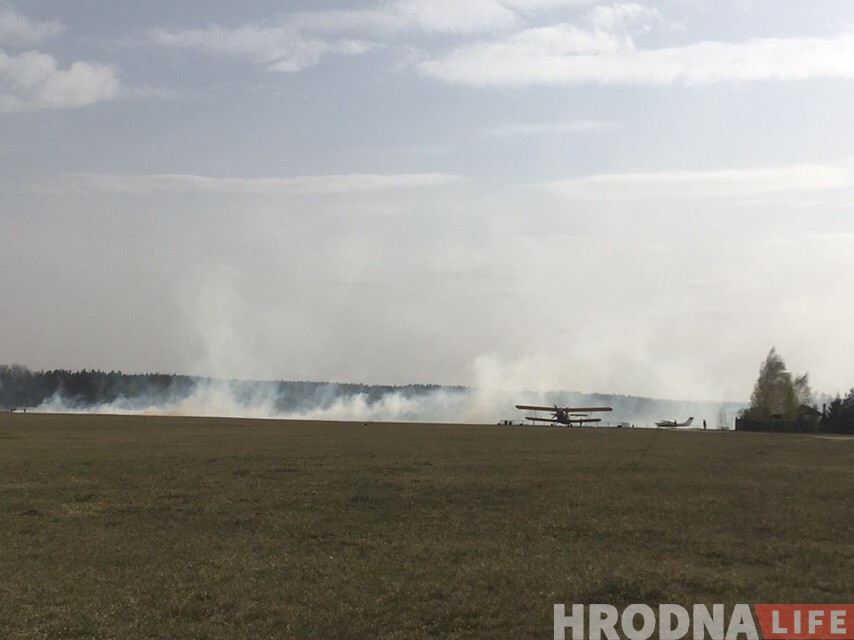 Сухая трава гарэла на старым аэрадроме ў Гродне Сухая трава гарэла на старым аэрадроме ў Гродне