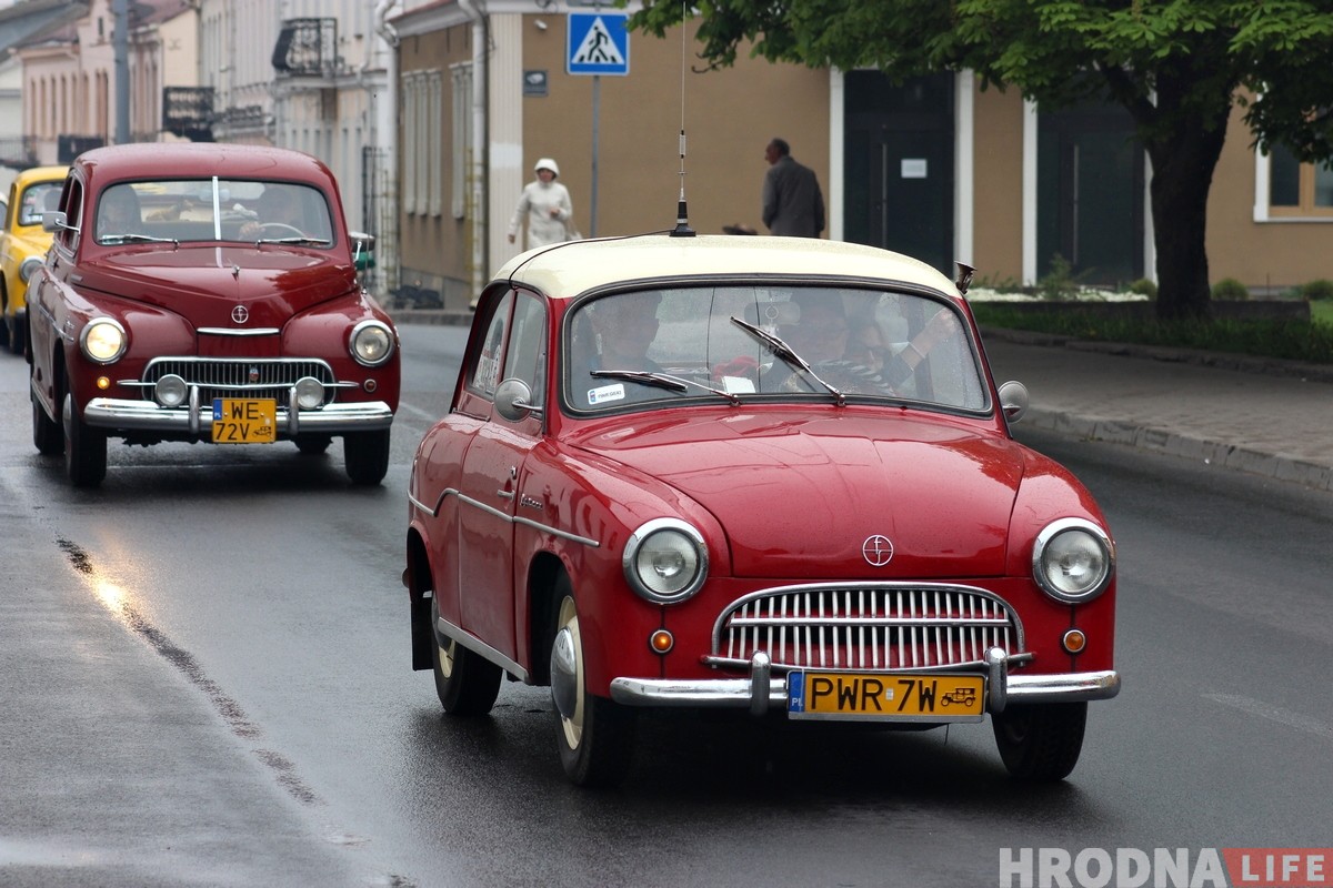 Колонна польских ретроавтомобилей приехала в Гродно 