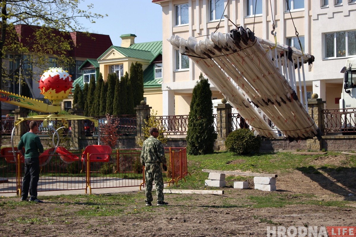 В Гродно привезли колесо обозрения высотой 42 метра
