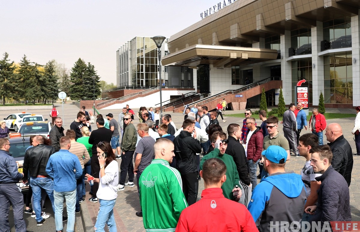 У Гродне страйкуюць таксісты: патрабуюць павышэння тарыфаў