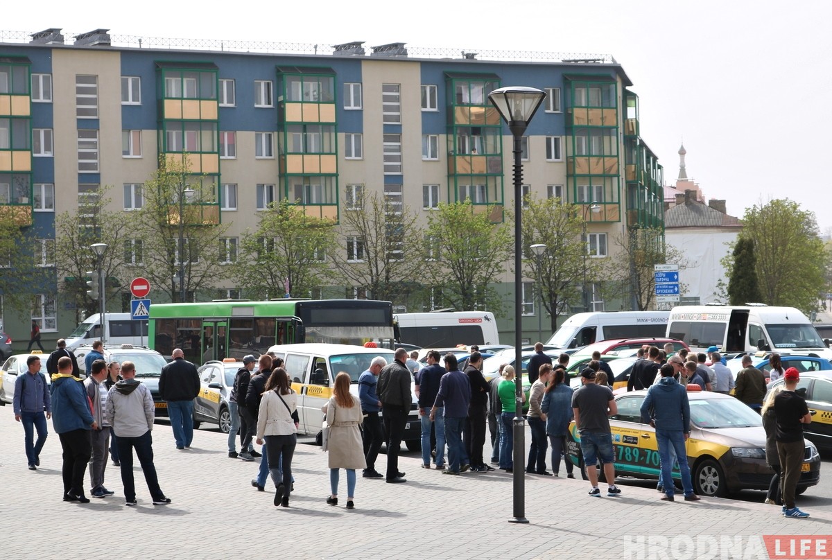 У Гродне страйкуюць таксісты: патрабуюць павышэння тарыфаў